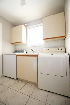 Property listing for 134 Locheed Dr., Hamilton, ON