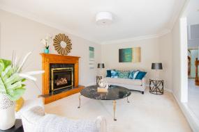 Property listing for 134 Locheed Dr., Hamilton, ON