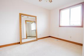 Property listing for 134 Locheed Dr., Hamilton, ON