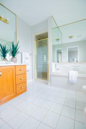 Property listing for 134 Locheed Dr., Hamilton, ON