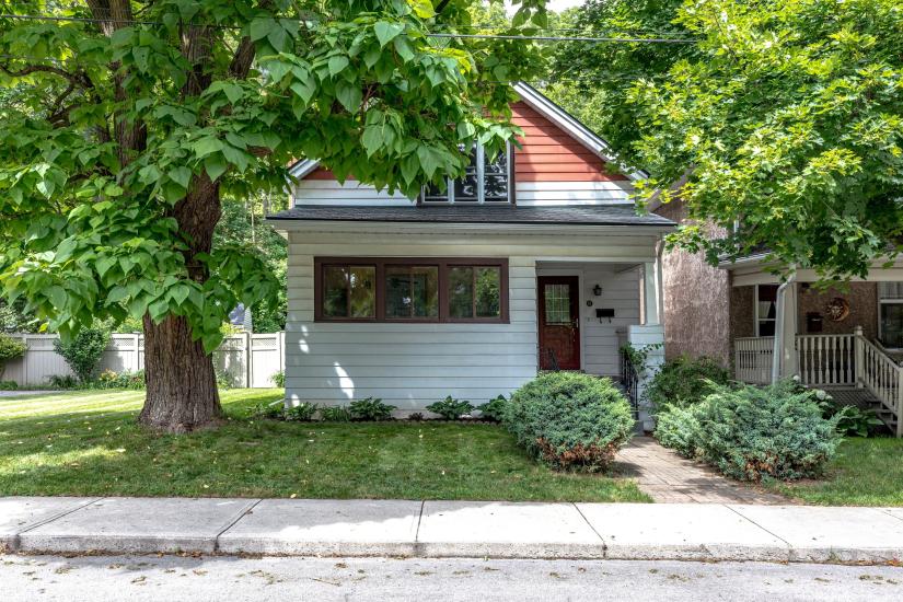 Property listing for 47 Witherspoon St., Dundas, ON