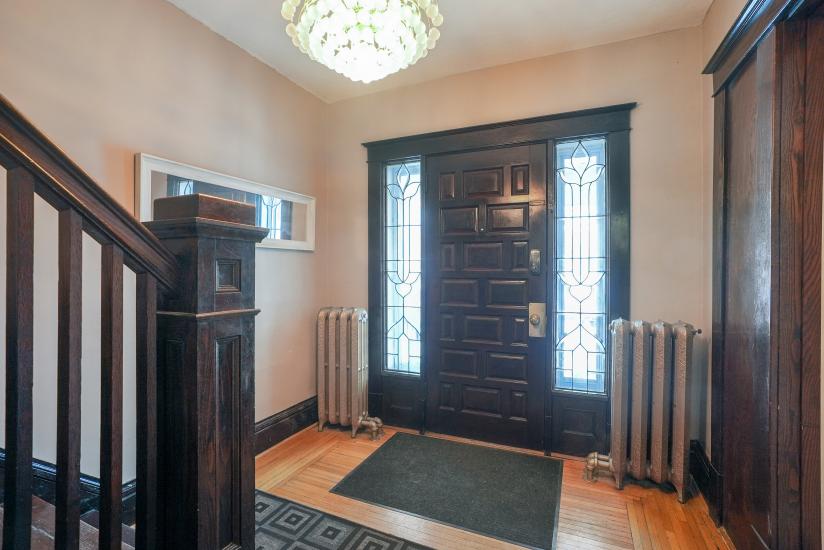 Property listing for 115 Balsam Ave S, Hamilton, ON