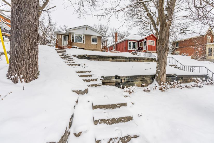 Property listing for 15 Dundas St, Dundas, ON