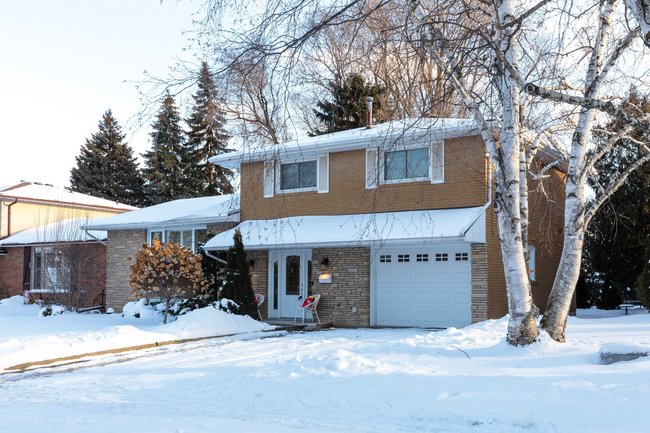 Property listing for 35 Shalfleet Blvd., Brantford, ON