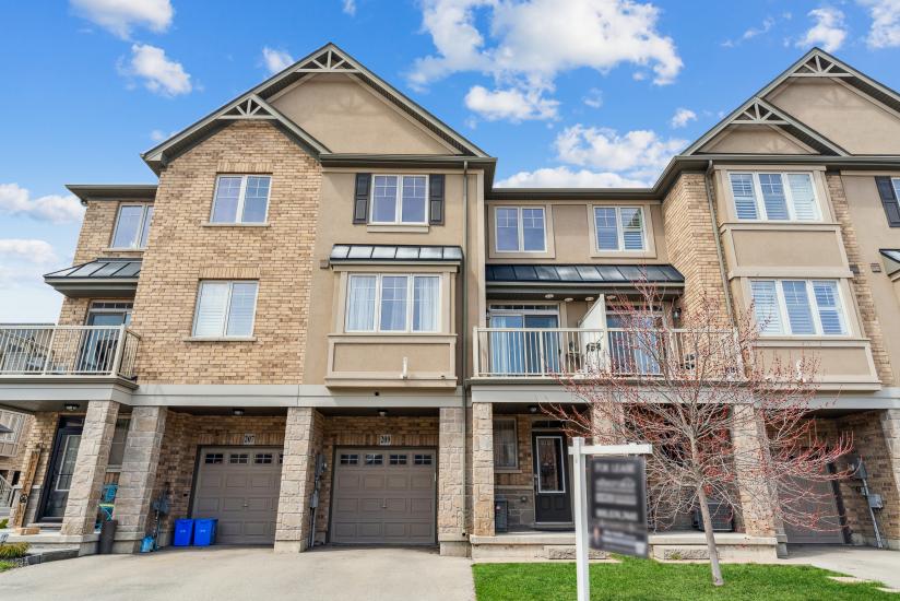 Property listing for 209 Westbank Trail, Hamilton, ON