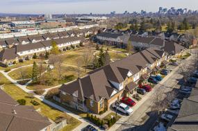 Property listing for #92-100 Beddoe Dr., Hamilton, Ontario