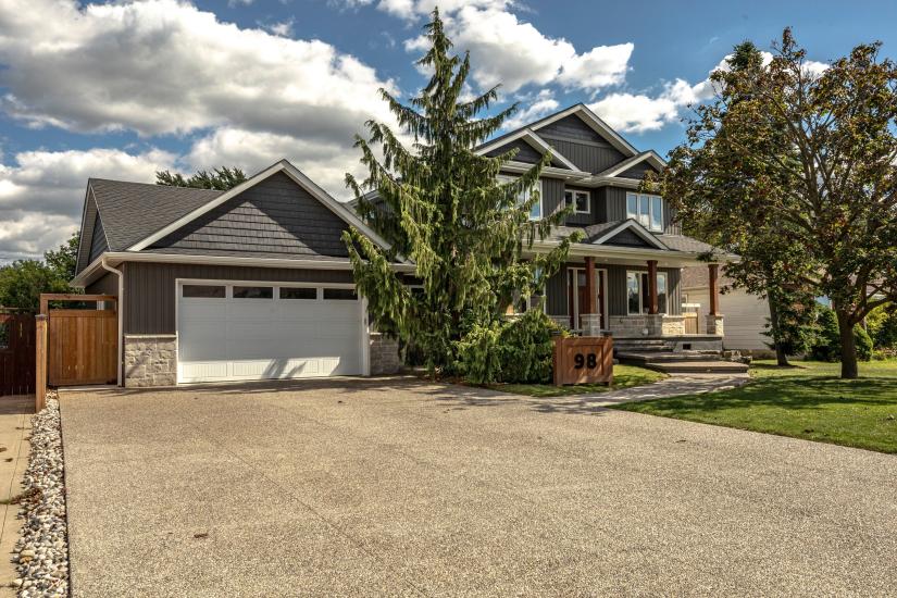 Property listing for 98 First Rd. W., Stoney Creek, ON