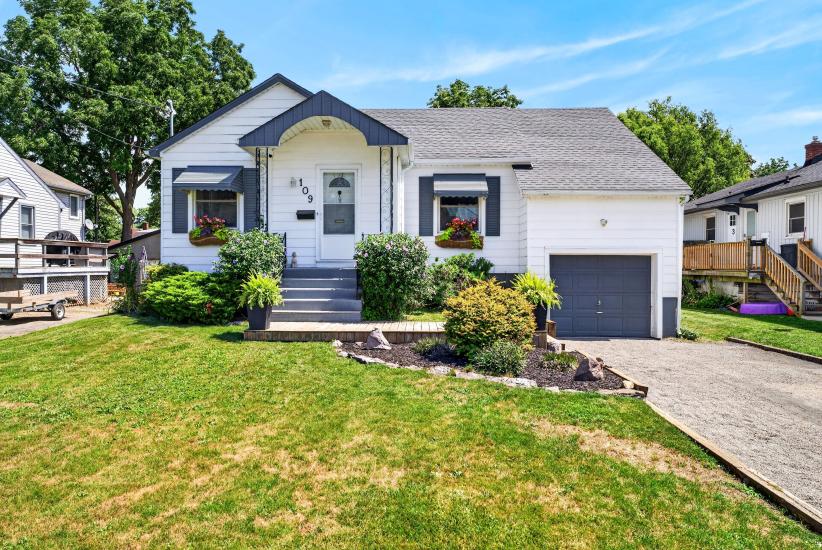 Property listing for 109 Linwood Ave., Port Colborne, ON