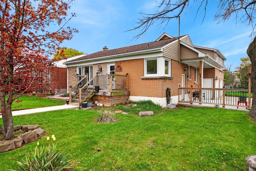 Property listing for 380 East 37th St., Hamilton, ON