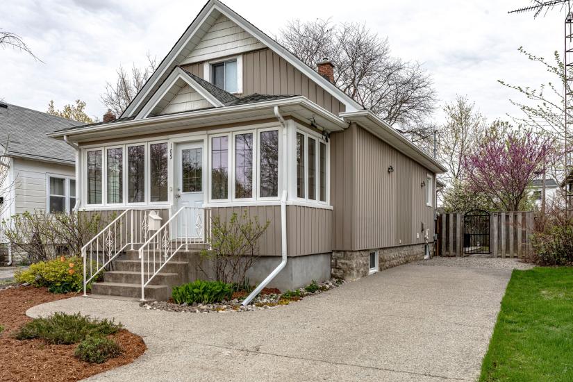 Property listing for 105 Highland Ave., St. Catharines, ON