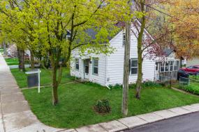Property listing for 315 Park St. W., Dundas, Ontario