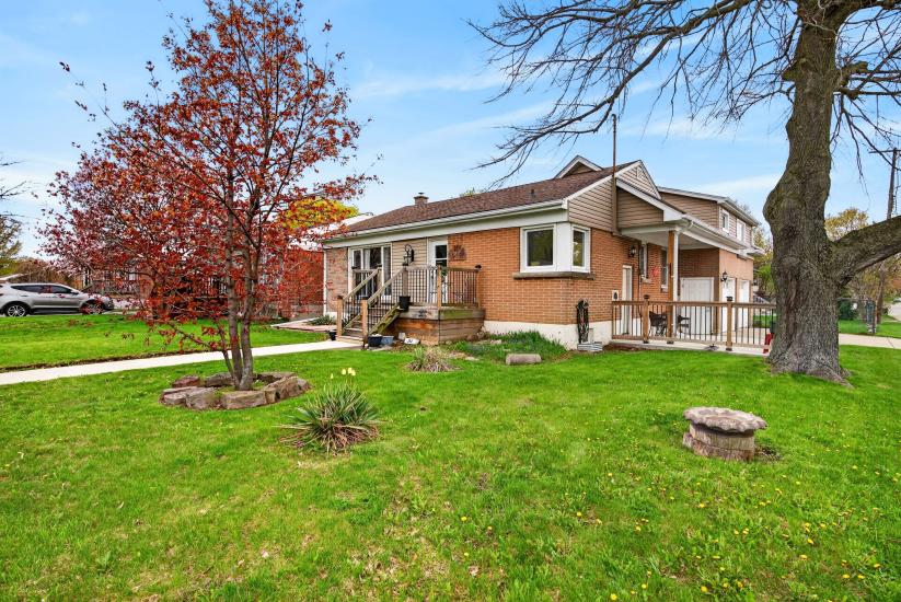 Property listing for 380 East 37th St., Hamilton, ON