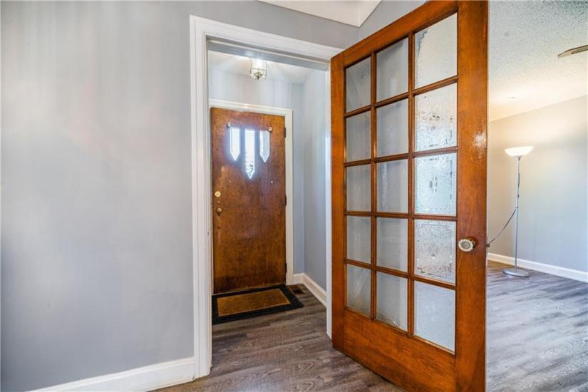 Property listing for #1-157 Alice St., Brantford, ON