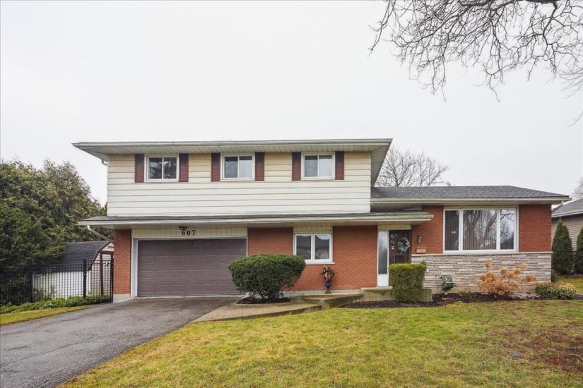 Property listing for 607 Iroquois Ave., Ancaster, ON