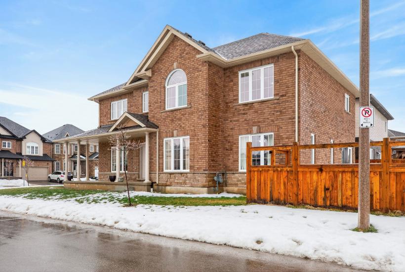 Property listing for 79 Dolomiti Crt., Stoney Creek, ON
