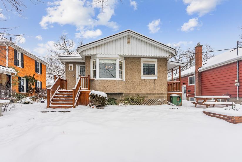 Property listing for 15 Dundas St, Dundas, ON