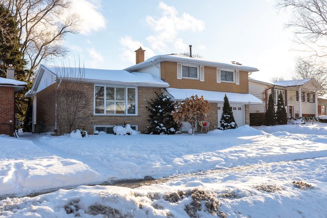 Property listing for 35 Shalfleet Blvd., Brantford, ON