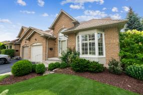 Property listing for 22 Red Haven Dr., Grimsby, ON