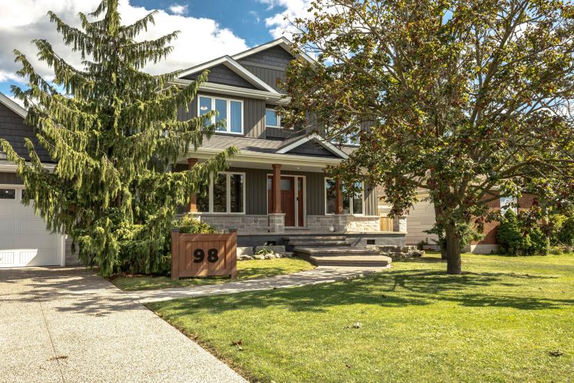 Property listing for 98 First Rd. W., Stoney Creek, ON