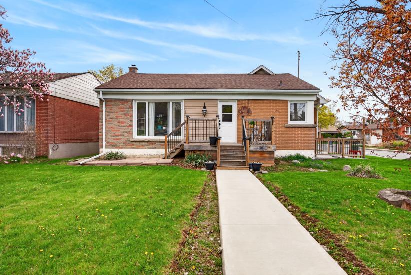 Property listing for 380 East 37th St., Hamilton, ON