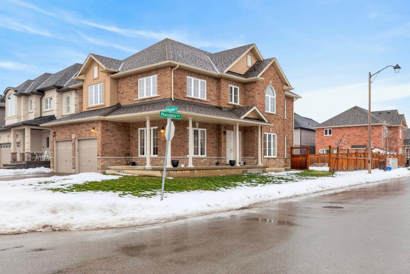 Property listing for 79 Dolomiti Crt., Stoney Creek, ON