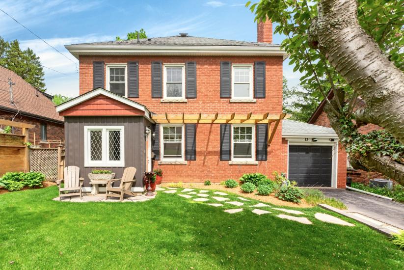 Property listing for 13 Tweedsmuir Ave., Dundas, ON