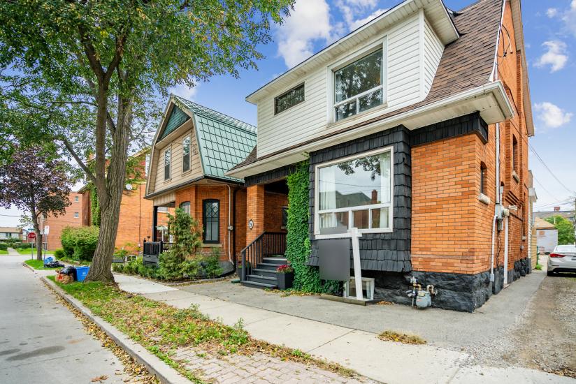 Property listing for 9 Blythe St., Hamilton, ON