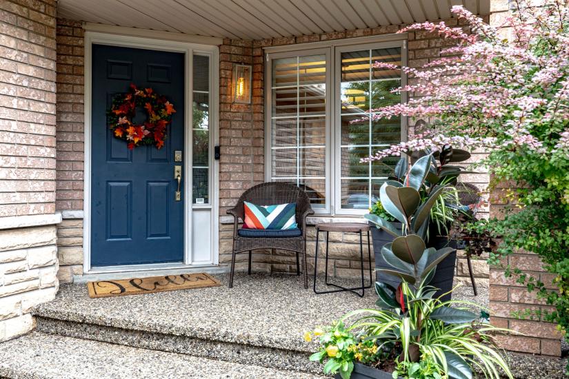 Property listing for 667 Sandcherry Dr., Burlington, ON