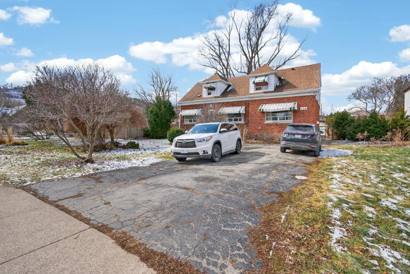 Property listing for #2-150 Ewen Rd., Hamilton, ON