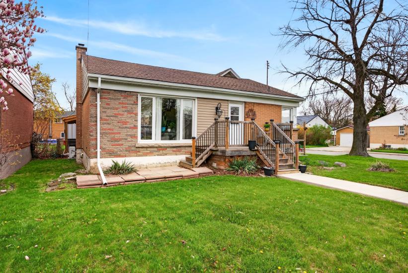 Property listing for 380 East 37th St., Hamilton, ON