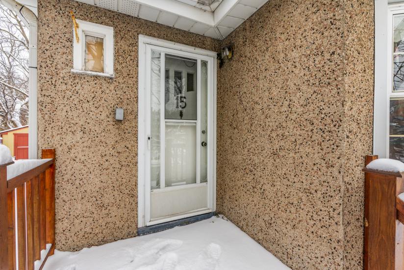Property listing for 15 Dundas St, Dundas, ON