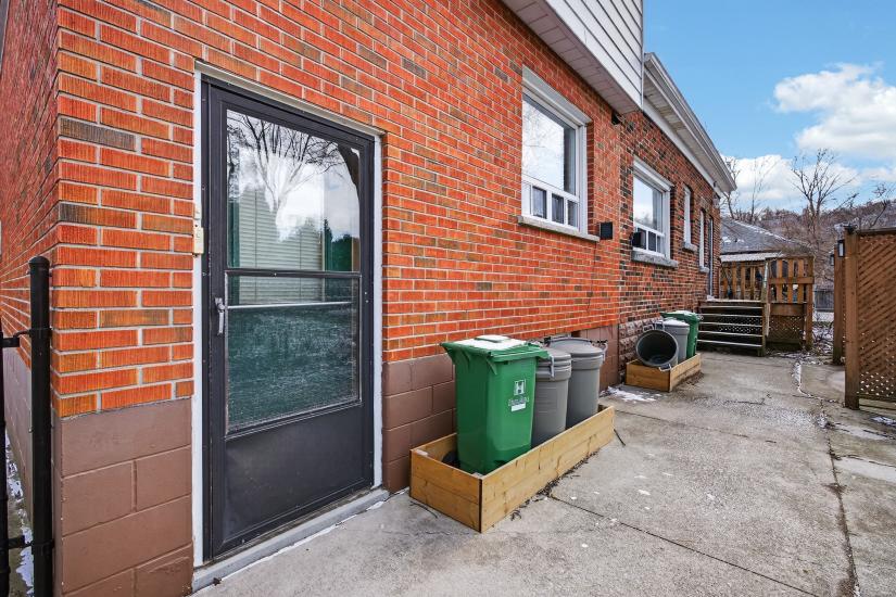Property listing for #2-150 Ewen Rd., Hamilton, ON