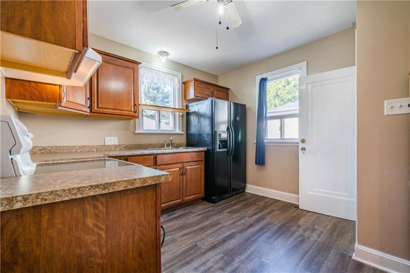 Property listing for #1-157 Alice St., Brantford, ON