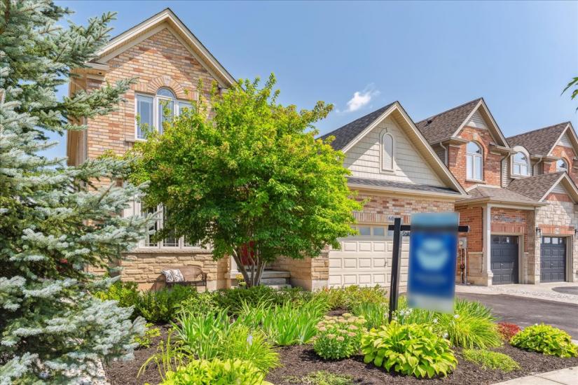 Property listing for 60 Pumpkin Pass, Binbrook, ON