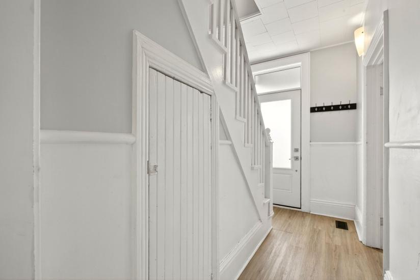 Property listing for 1236 Cannon St. E., Hamilton, ON