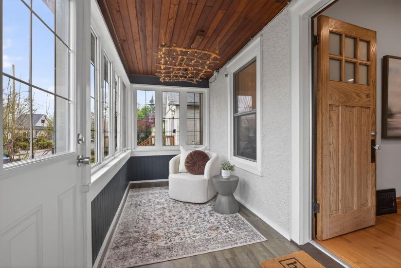 Property listing for 105 Highland Ave., St. Catharines, ON