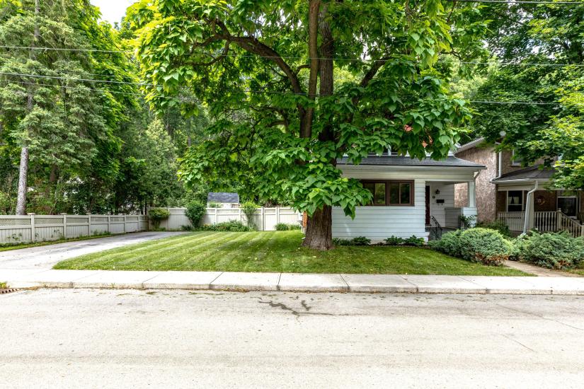 Property listing for 47 Witherspoon St., Dundas, ON