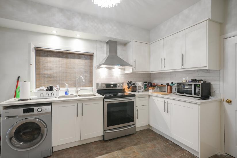 Property listing for 115 Balsam Ave S, Hamilton, ON