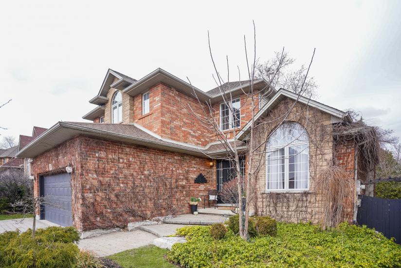 Property listing for 154 Hepburn Cres., Hamilton, ON
