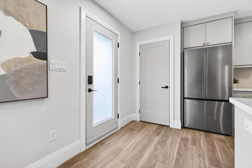 Property listing for 330 East 15th St, Hamilton, ON