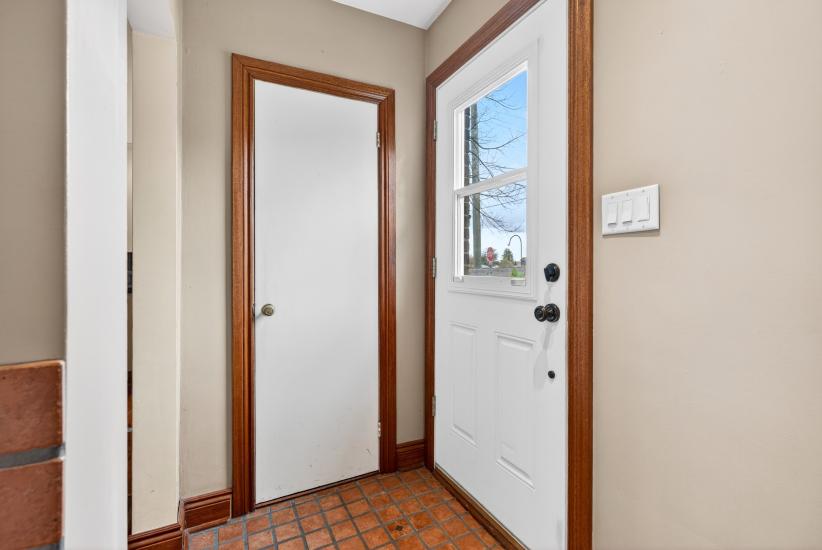 Property listing for 380 East 37th St., Hamilton, ON
