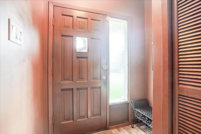 Property listing for 607 Iroquois Ave., Ancaster, ON