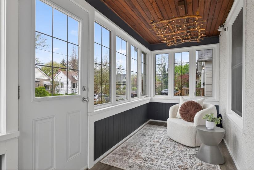 Property listing for 105 Highland Ave., St. Catharines, ON