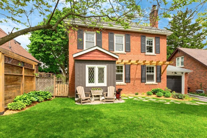 Property listing for 13 Tweedsmuir Ave., Dundas, ON