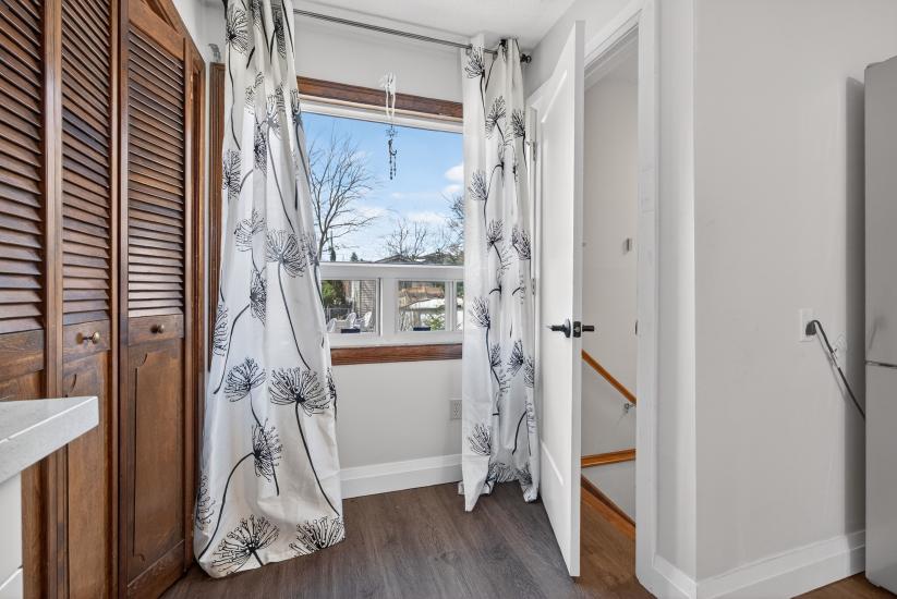 Property listing for #2-150 Ewen Rd., Hamilton, ON