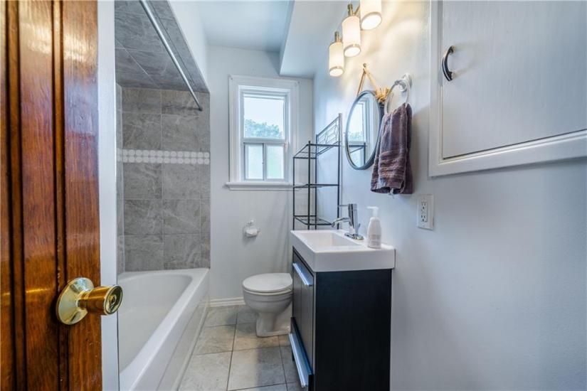 Property listing for #1-157 Alice St., Brantford, ON