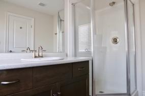 Property listing for 13 White Star Lane, Grimsby, ON