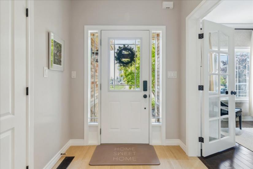 Property listing for 60 Pumpkin Pass, Binbrook, ON