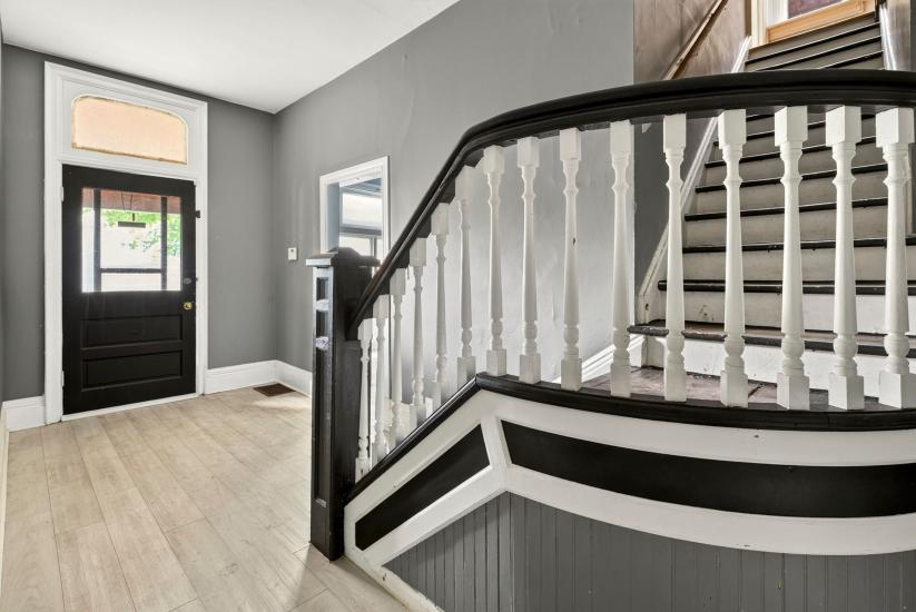 Property listing for 86 Sherman Ave. N., Hamilton, ON