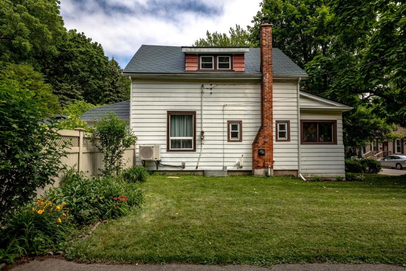 Property listing for 47 Witherspoon St., Dundas, ON